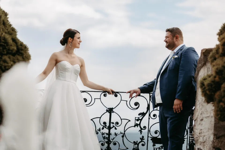 kuvert, siegel oder namenskarte bei einer Hochzeit