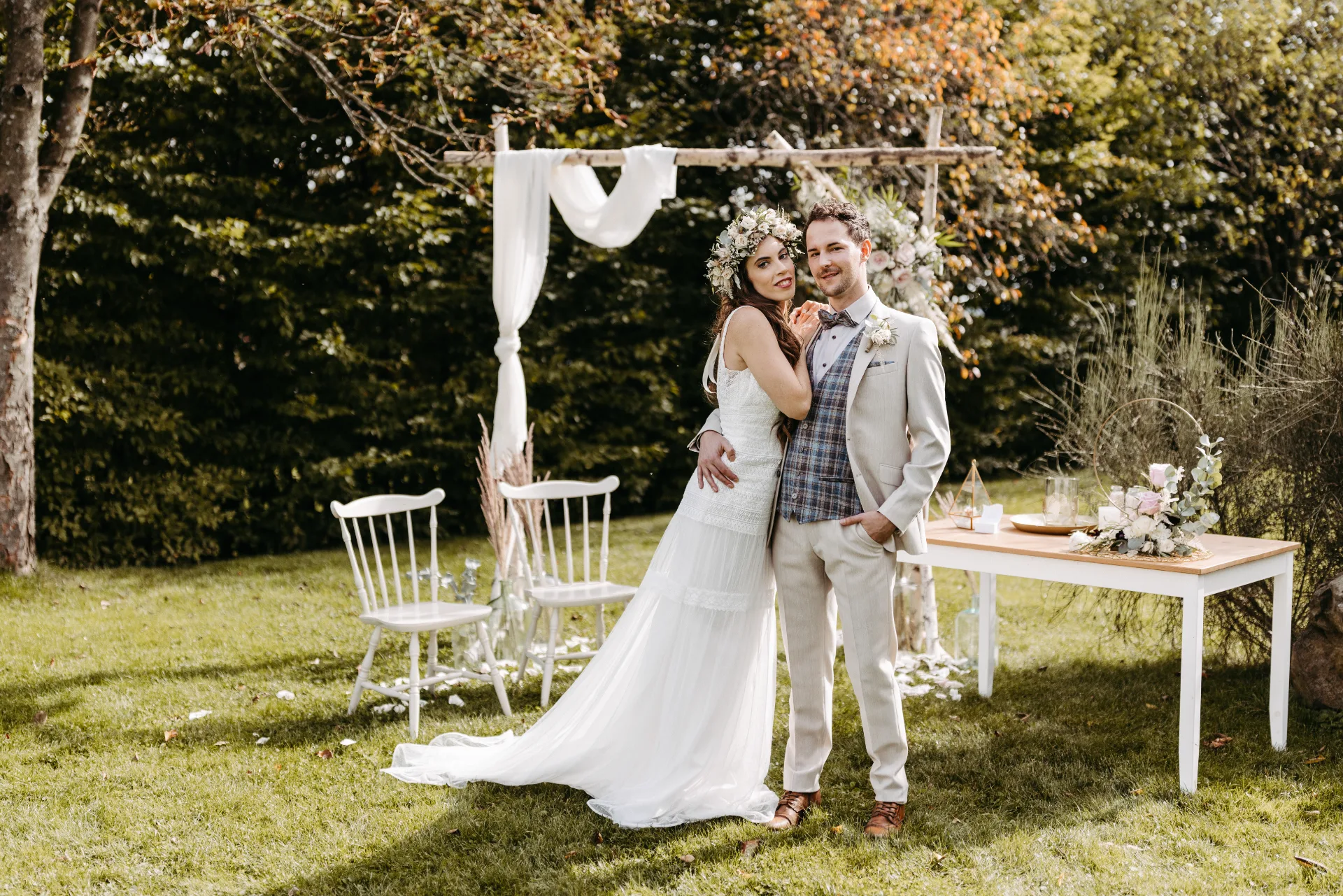 Brautpaar bei einer freien Trauung im Birkenhof im Waldviertel – Hochzeitsfotograf Alexander Pfeffel