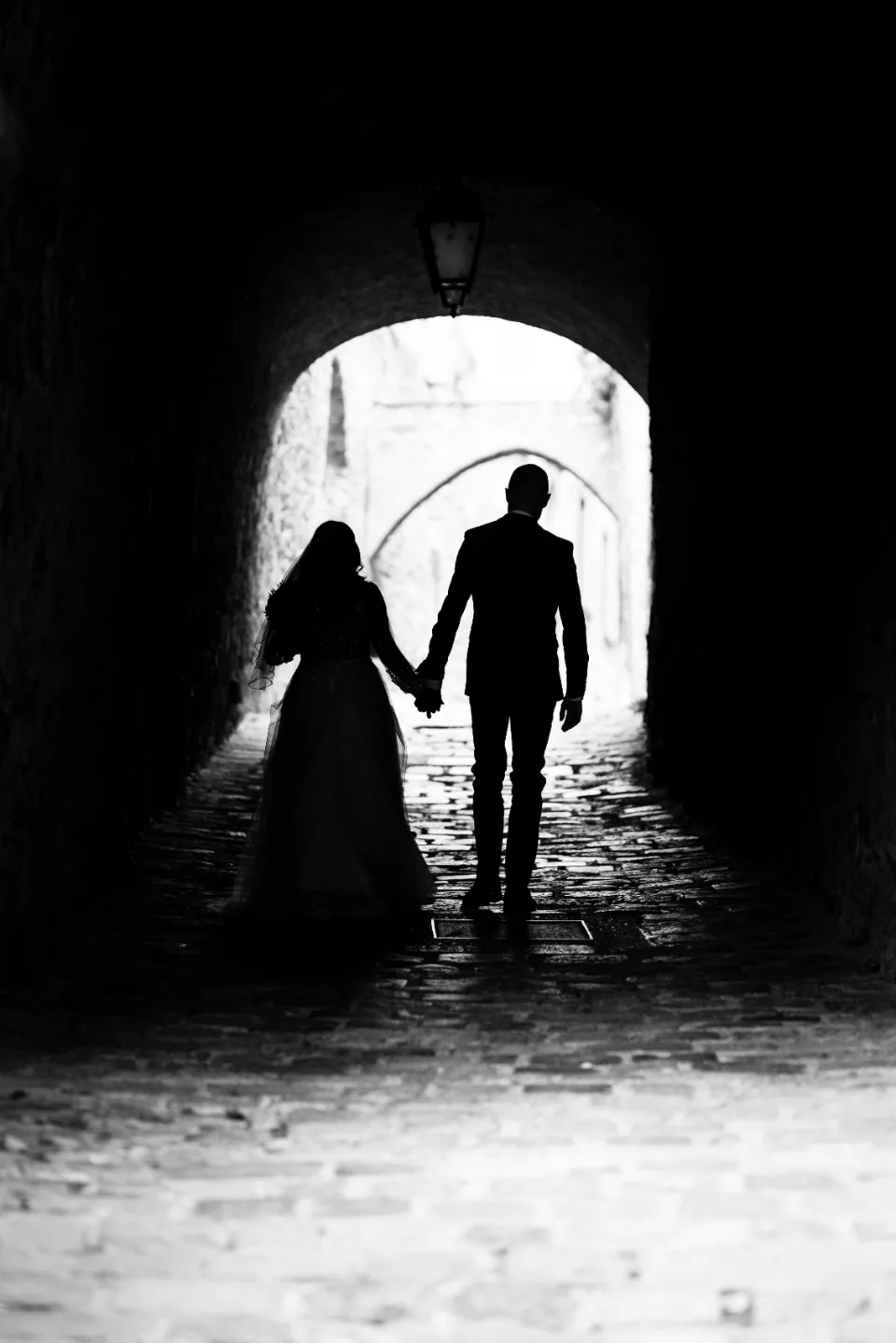 Emotionaler Moment bei einer Hochzeit im Weingut Brustbauer in der Wachau, natürlich fotografiert