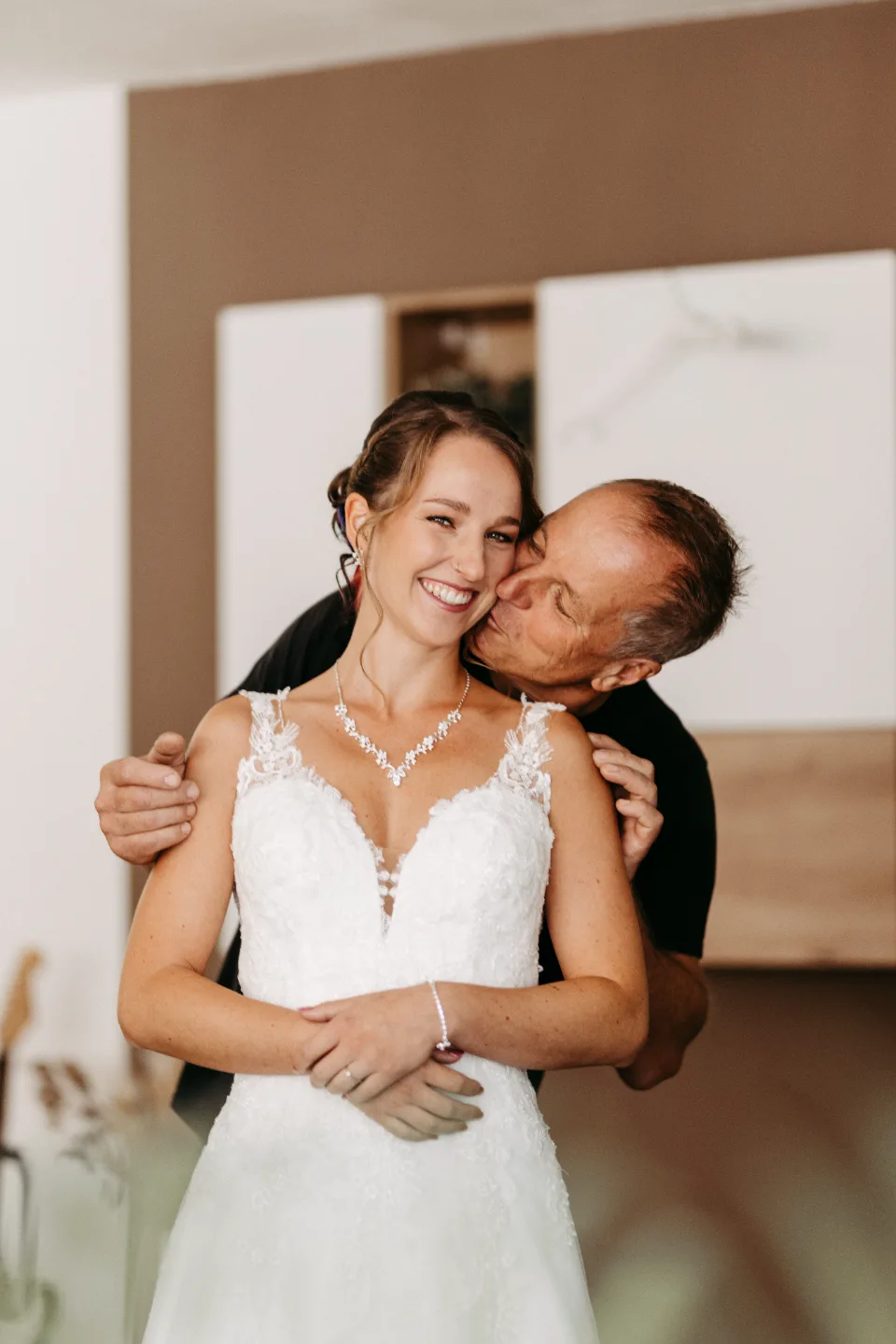 dinner- oder innenraum als authentischer Hochzeitsmoment